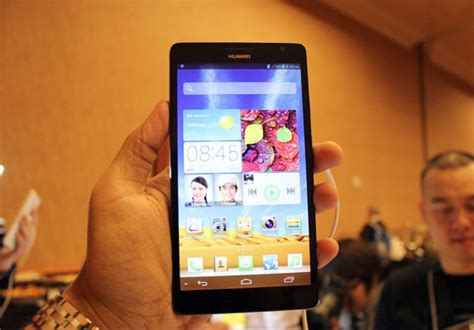 huawei officially reveals    ascend mate     ascend    hands