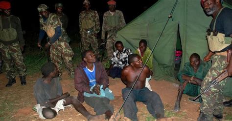 zimbabwe police officers captured by mozambique force at the border