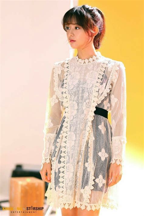 pin by h on kim ji won 김지원 korean fashion korean outfits fashion