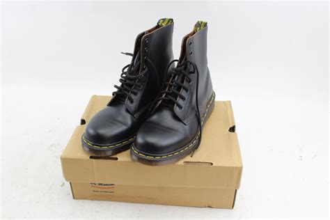 dr martens airwair shoes size    property room