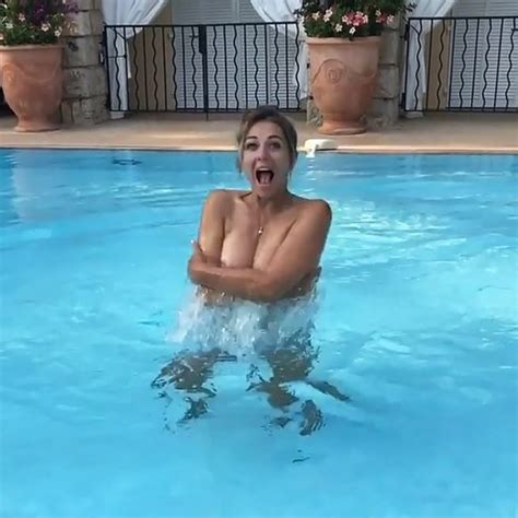 elizabeth hurley nude pics porn and topless sex scenes [2021]