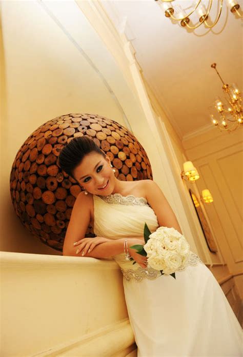myanmar cute model wutt hmone shwe yee in wedding dress