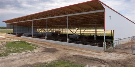 Summit Livestock Monoslope Beef Barns Offer Producers Wide