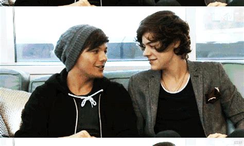 one direction larry stylinson find and share on giphy