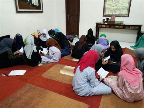 Tiada Henti Mencari Ilmu Agama Siswa Siswi Smp Islam Diponegoro Ikuti