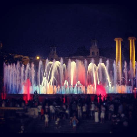spectacular fountain show barcelona fountains  travel fountain