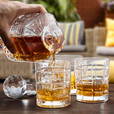square engraved  piece whiskey decanter set regal trunk