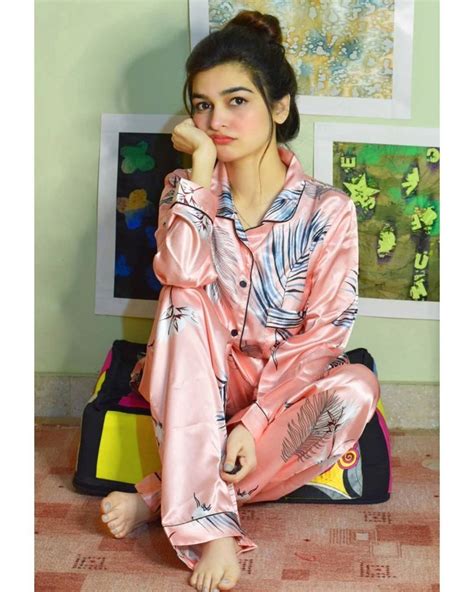 Pin By Neha Khan On Kainat Faisal In 2020 Fashion Pakistani Formal
