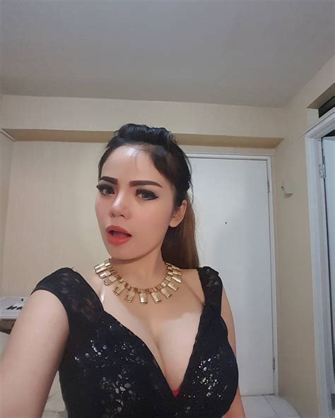 Foto Seksi Dan Hot Dj Dinar Candy Yang Di Oprasi Payudaranya Jadi 36c