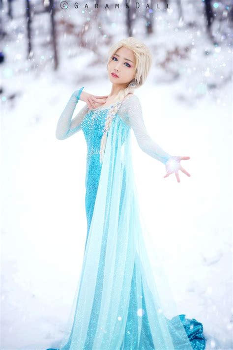 Elsa From Frozen Cosplay With Images Frozen Cosplay