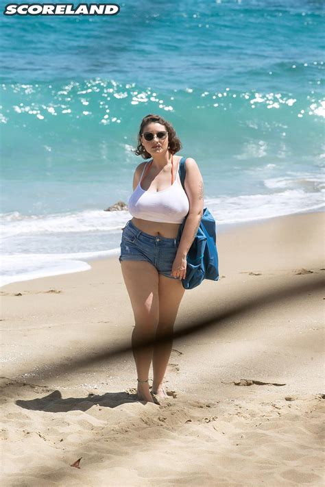Spying On Big Natural Babe Daria At The Beach The Boobs Blog