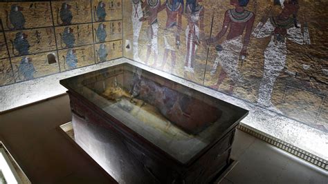 Researchers Nefertiti May Be In Tut S Tomb