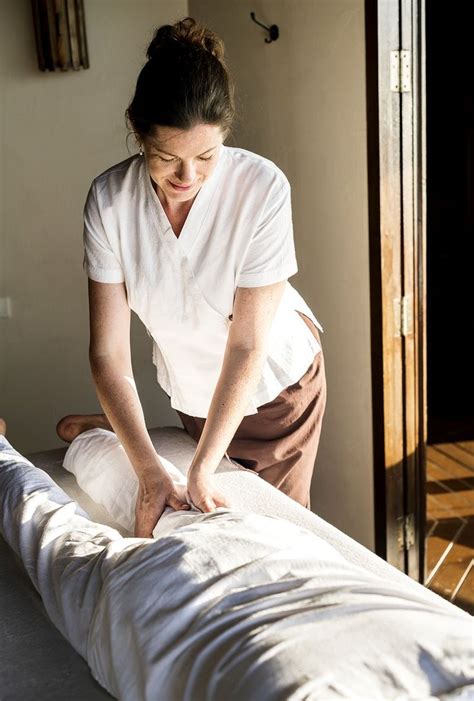 female message therapist giving a massage premium photo rawpixel