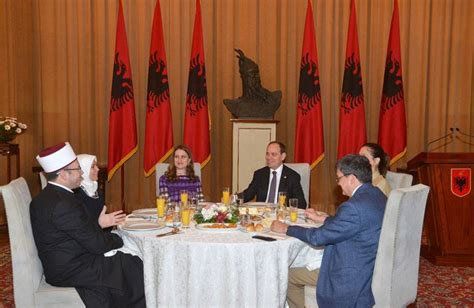 presidenti nishani shtron iftar vlerëson rolin e komunitetit mysliman