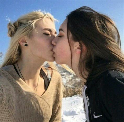 cute lesbian couples lesbian love lesbians kissing girls in love