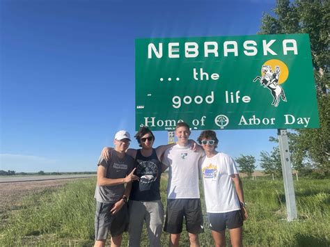nebraska college students trek  state   good