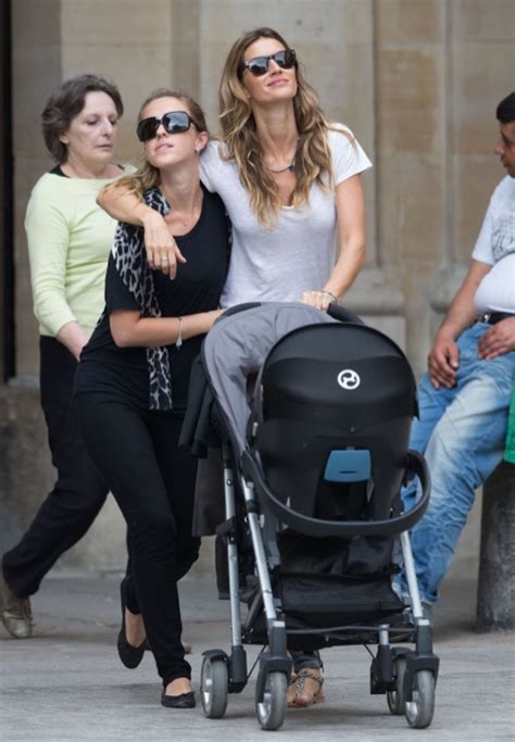 Gisele Bundchen And Daughter Vivian Checking Out The Sights In Paris