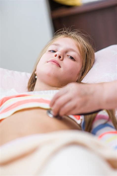 60 doctor examining stomach sick girl photos free