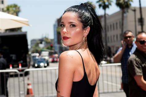 halsey responds  instagram commenters  criticized  curly hair allure