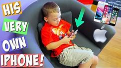 3 YEAR OLD SHOPPiNG FOR HiS FiRST iPHONE!