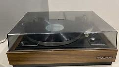 Realistic R-8000 vintage turntable from 1977. Two speed belt drive.