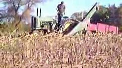 John Deere G Picking corn