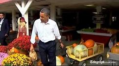 President Obama goes pumpkin shopping