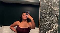 Upgrade your bathroom selfie with these poses 🚽 #posingtips #mirrorselfies #bathroompics