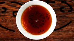 Napój odtruwający organizm z czerwoną herbatą