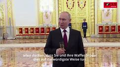 Offenbar betrunkener Putin bringt eigene Propaganda-Lügen durcheinander