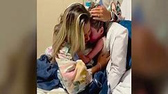 Abrazo de madre y su hijo que despierta de un coma se vuelve viral