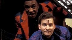 Red Dwarf - S 9 E 2 - Back to Earth (2)