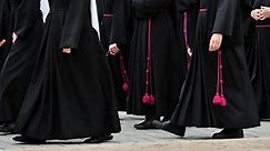 Czy celibat księży powinien zostać zniesiony? Polacy odpowiadają
