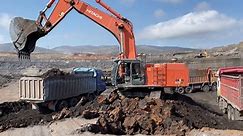 Hitachi Zaxis 670LC Excavator Loading Trucks - Operator Anogiati