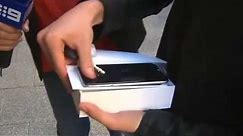 First Person to Buy iPhone 6 in Perth, Australia Drops It on Live TV