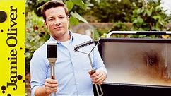 QUICK! Get the BBQ out of the Shed! | How to Clean your Grill