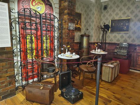 antiquities in the museum - online puzzle