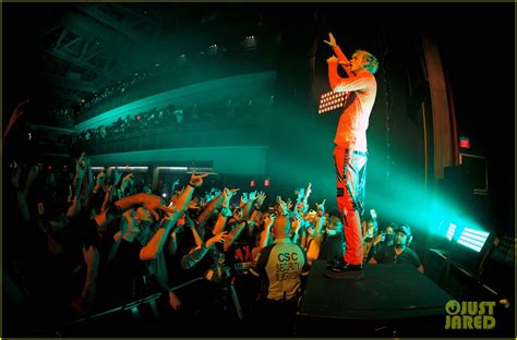 'Starman' Lyrics: Machine Gun Kelly 'Lost Americana' Song Gets Music ...