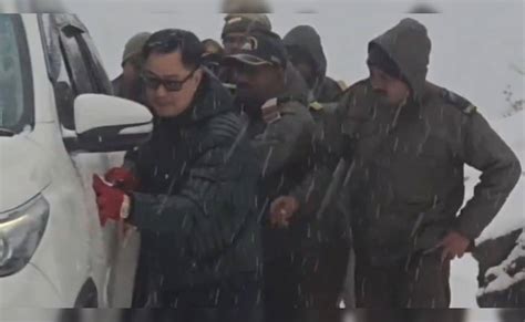 Video: Kiren Rijiju helps push stranded vehicle amid snow in Arunachal ...