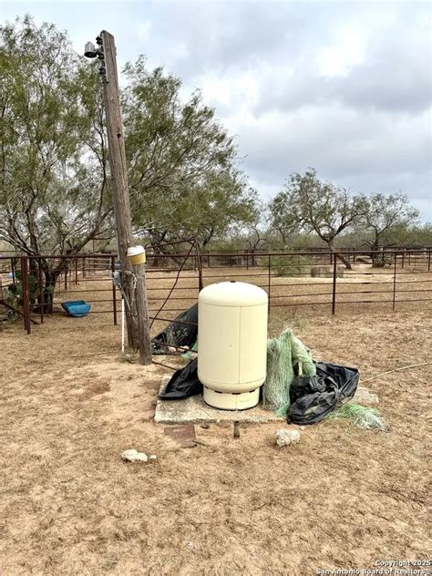 2713 FM 716, Premont, TX 78375 [Updated 12/10]