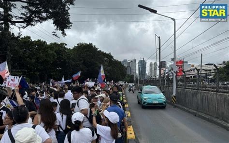 Massive 'Trillion Peso March' crowd turns up in white on EDSA ...