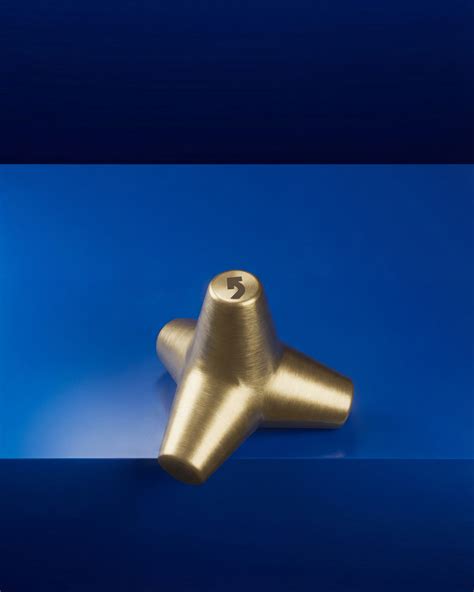 TETRAPOD PAPER WEIGHT – Notice