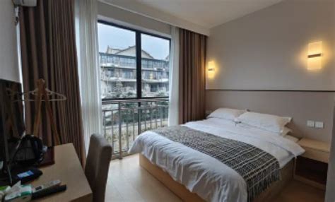 ShanHe Holiday Hotel(仙女山山禾度假酒店（仙女山游客中心店）), Chongqing - Book with ...