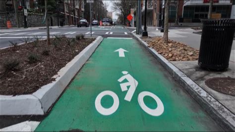 Heavy police presence, possible SWAT standoff underway in Woodstock ...