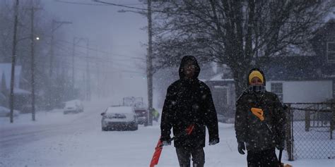Northwest Ohioans brave the elements during major winter snow storm