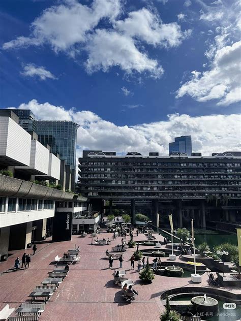 London Brutalism & High-Tech Architecture Walk Tour, 圣吉尔斯教堂, London, 1 ...