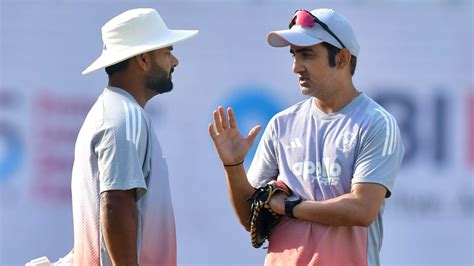 Ex-KKR teammate defends Gautam Gambhir: Everyone is blaming the coach ...