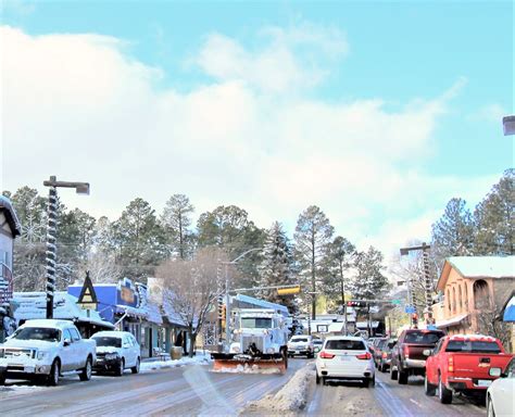 Three days of snow buries Ruidoso, but doesn't dampen holiday spirit