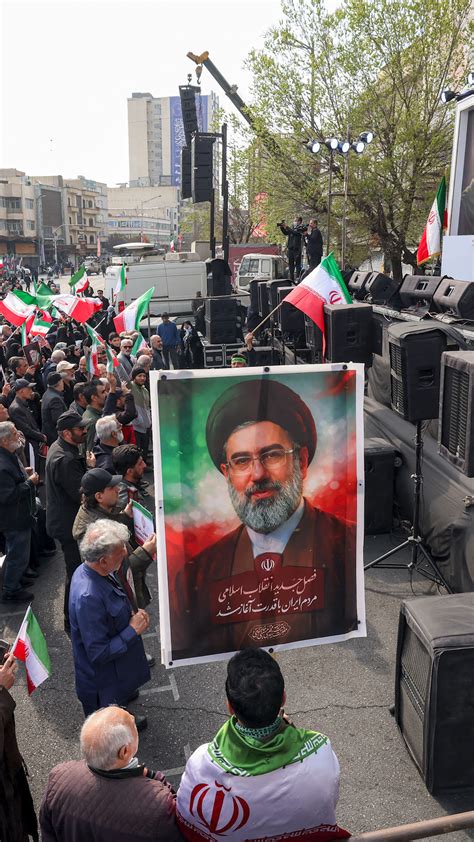 Video: AI Images of Iran’s new leader circulate online | CNN