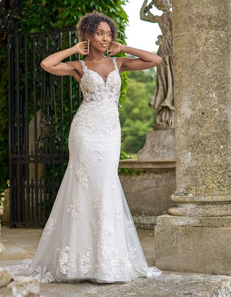 Wedding dresses for heavy bust | Honestweddingadvice.com